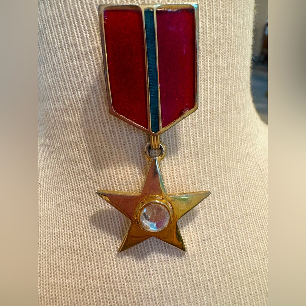 Vintage Star Badge w clear center New